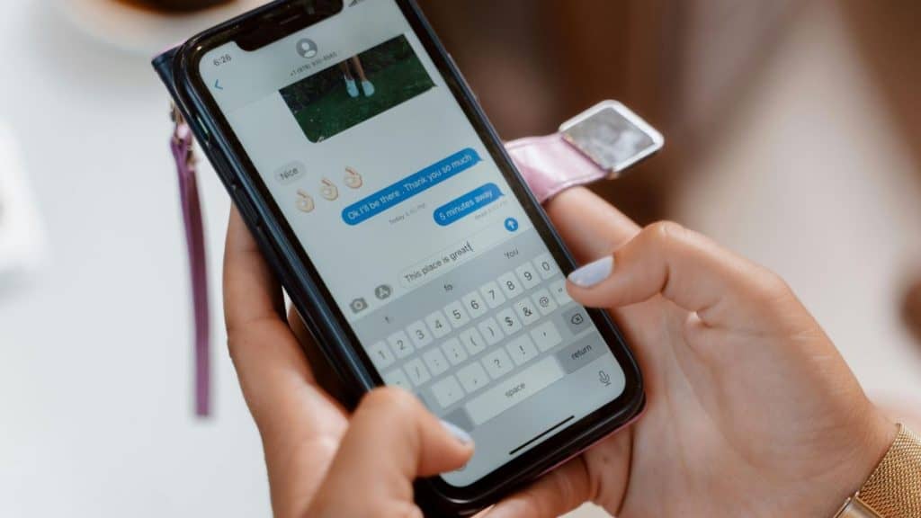 How to Switch Between Samsung Messages and Google Messages